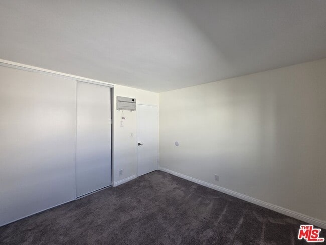 Building Photo - 517 N Francisca Ave