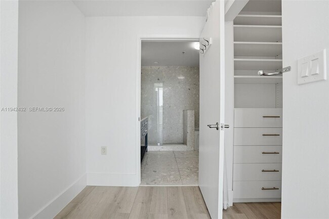 Building Photo - 6580 Indian Creek Dr