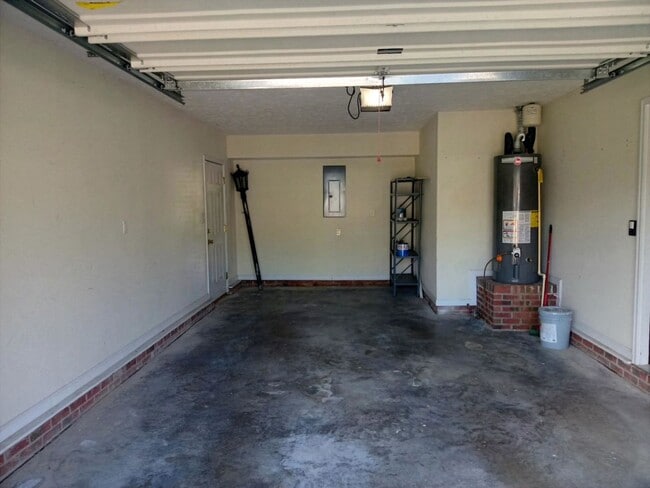 Building Photo - 3 Bedroom Ranch with Bonus Room in Gated Community & Jack Britt School District!