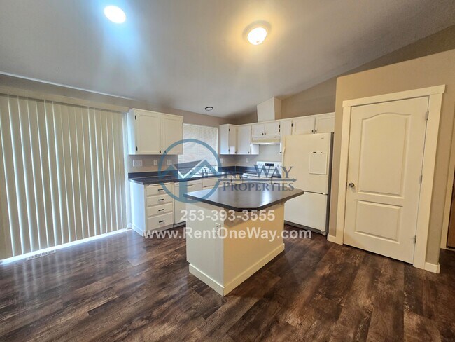 Building Photo - 1120 S 90th St Ct