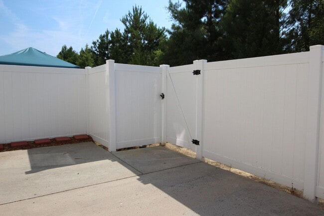 Building Photo - 120 Chandler Dr