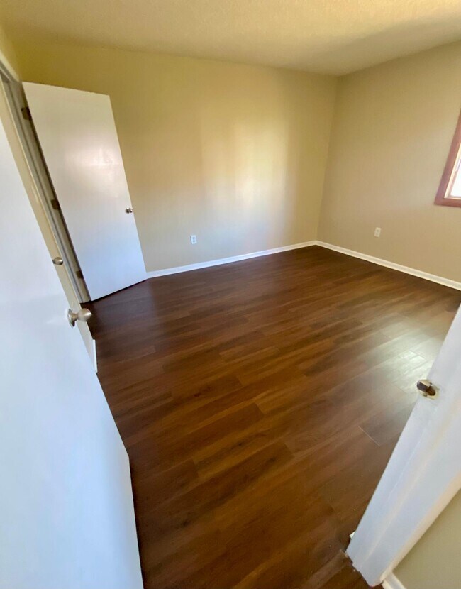 Building Photo - 2403 Ravens Crest Dr