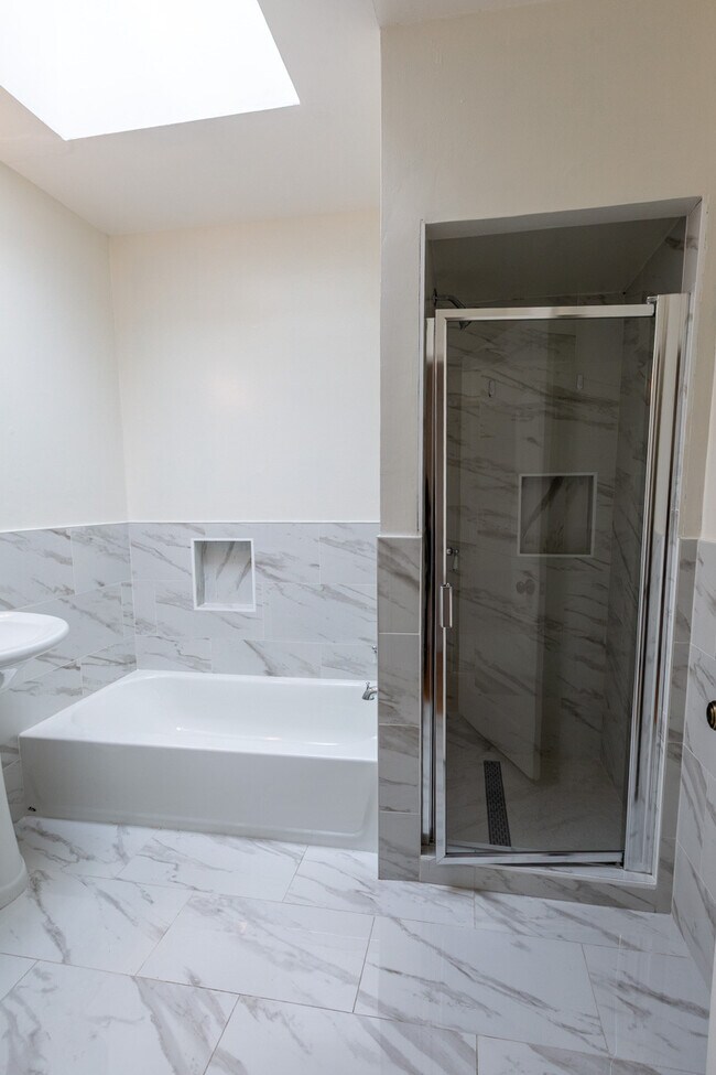 Building Photo - 219 St Charles Ave