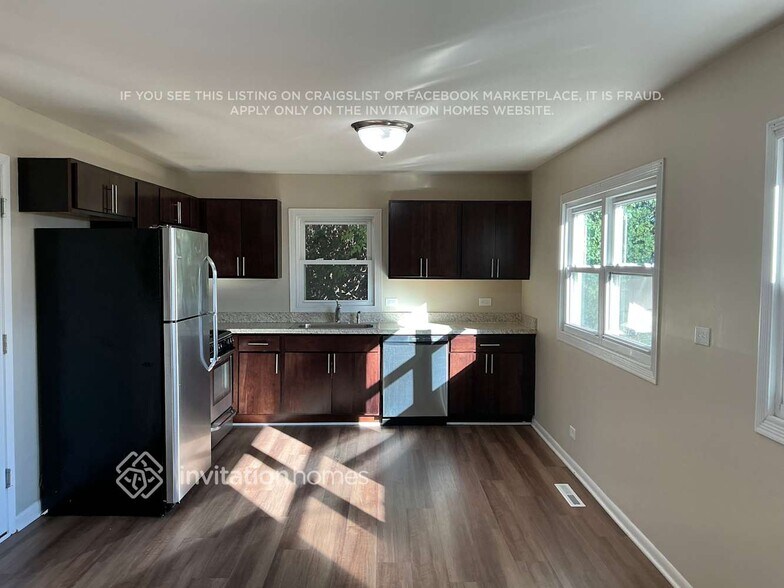 Building Photo - 15447 David Ln