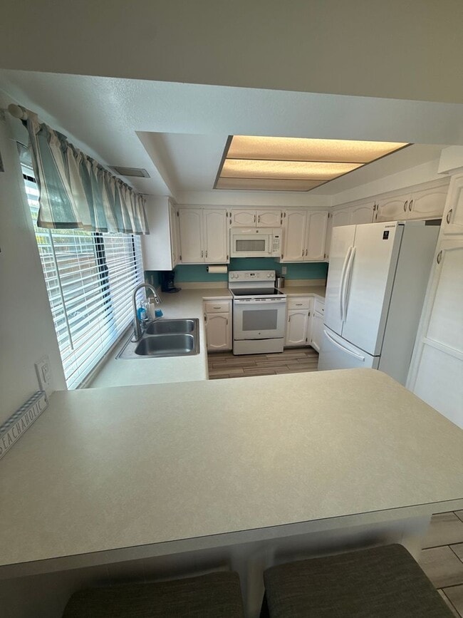 Building Photo - 2BR / 2.5BA Townhome in Prime Solana Beach...