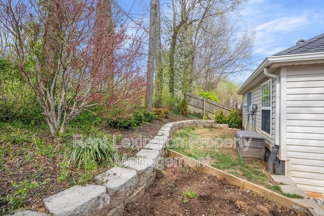 Building Photo - 917 Gerardi Rd
