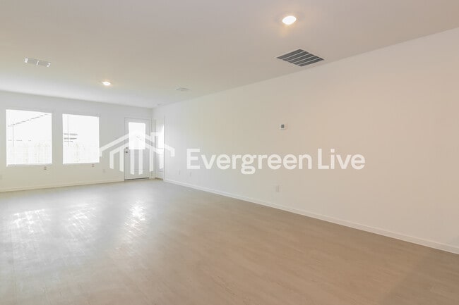 Building Photo - 1030 Raintree Rd