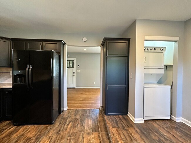 Building Photo - 3 bedroom 2 bath home in a great area filled with tons of extras you will LOVE!