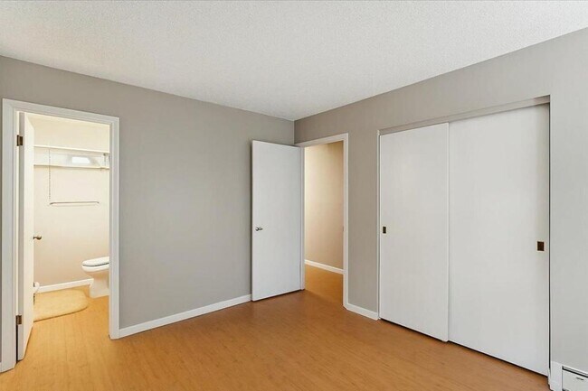 Building Photo - 709 Cypress Dr