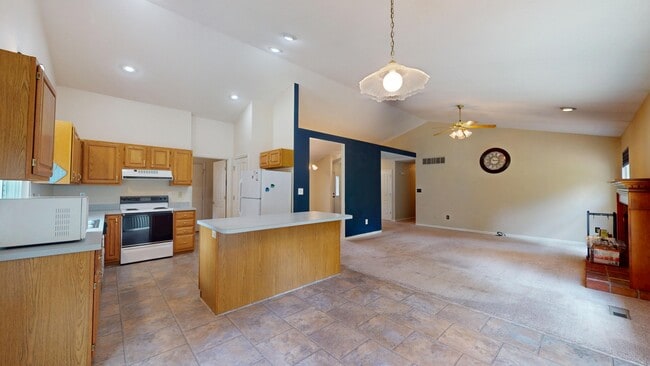 Building Photo - 1125 Butternut Ln