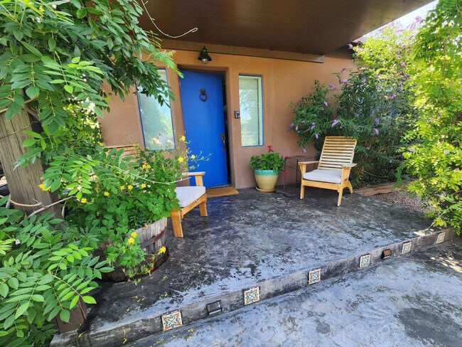 Building Photo - 906 Agua Fria St