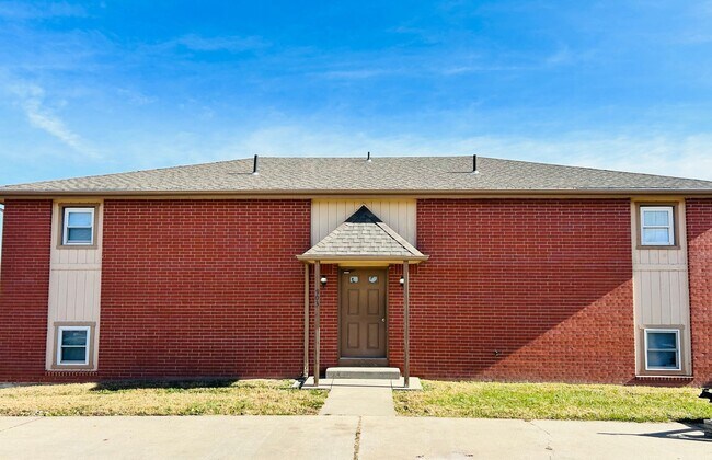 Primary Photo - Roomy 2 Bdrm Apartment