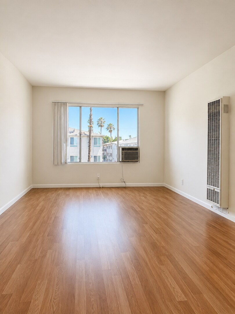 Interior Photo - 1001 N Curson Ave ( 7609 Romaine )