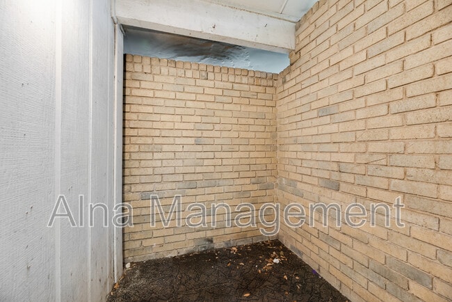 Building Photo - 729 Worcester Ln