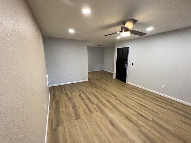 Building Photo - $2,300 - 2 Bed / 1 Bath Condo in El Cajon