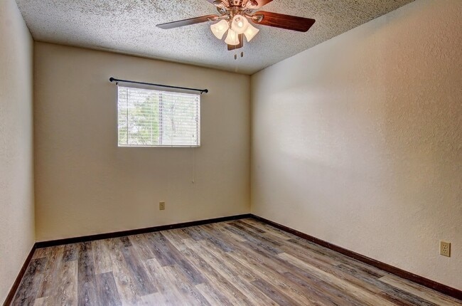 Building Photo - 3810 Brookhill Dr