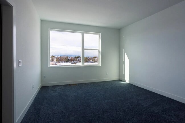 Building Photo - 888 S Valentia St