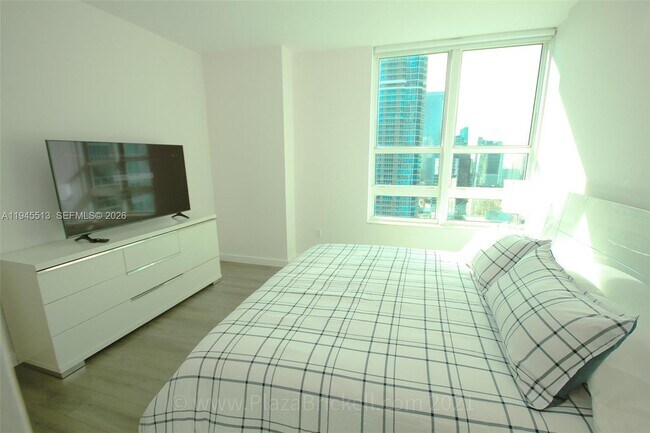 Building Photo - 950 Brickell Bay Dr