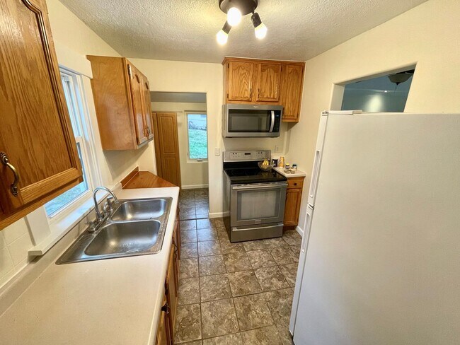 Building Photo - South Omaha Bungalow