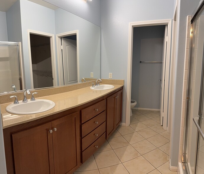 master bathroom - 28063 Catherine Dr