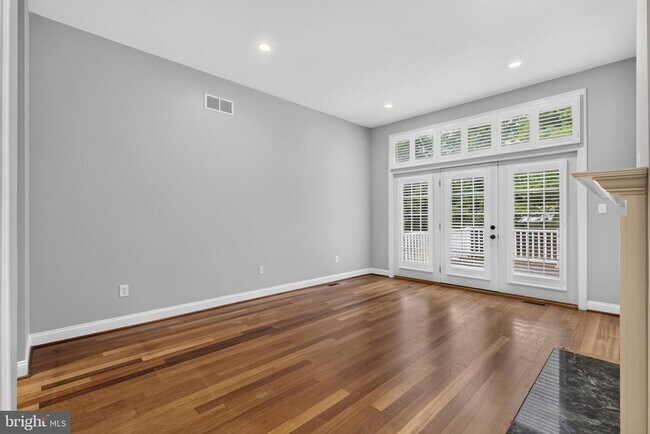 Building Photo - 16 Oak Leaf Ln