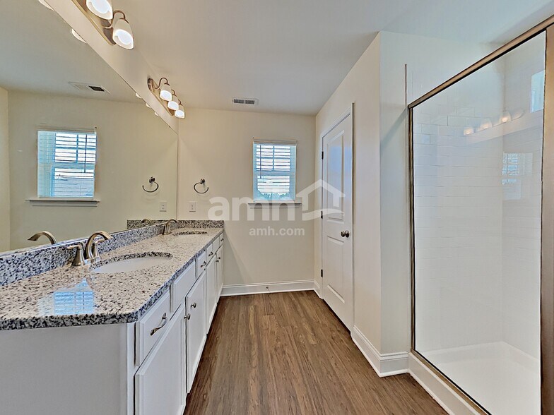 Building Photo - 143 Willowbrook Dr