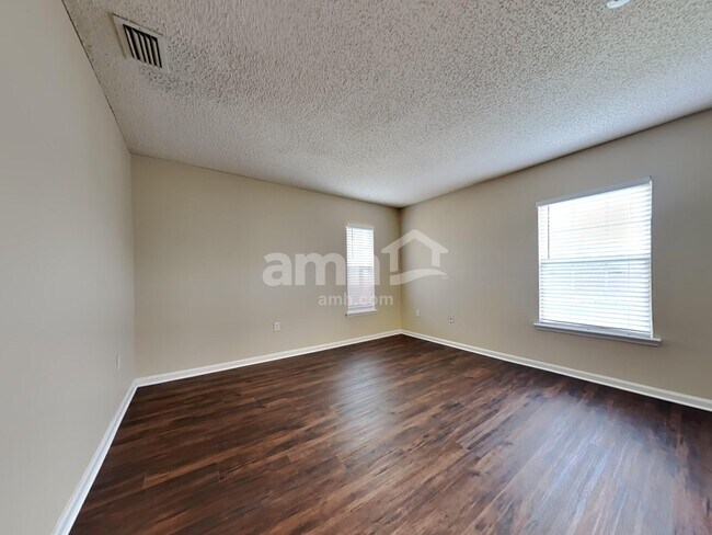 Building Photo - 11673 Brian Lakes Dr