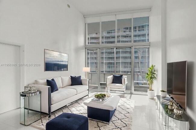 Building Photo - 495 Brickell Ave