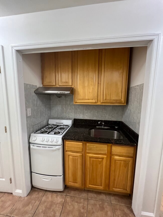 Building Photo - 3227 Riverdale Ave