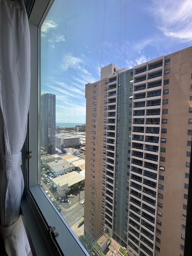 Building Photo - Partially Furnished 1 bed, 1 bath with 1 reserved covered parking @ Ke Kilohana