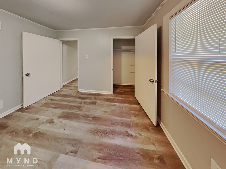 Building Photo - 3996 Mountain Terrace St
