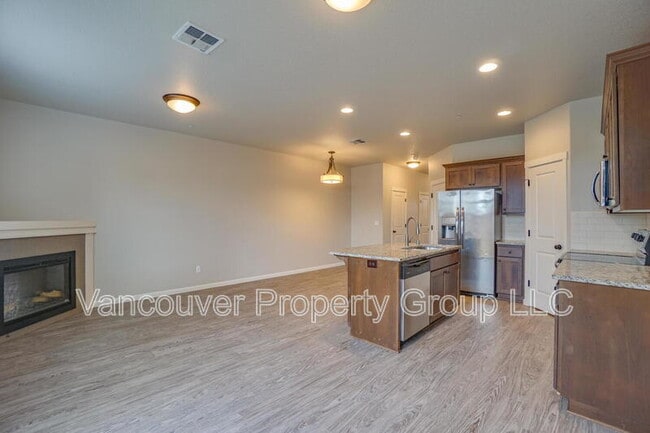 Building Photo - 5809 NE 71st Ave