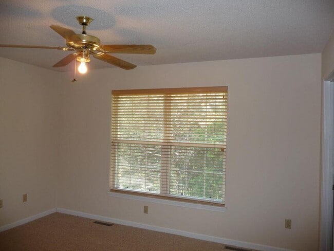 Building Photo - 2104 Maricopa Dr