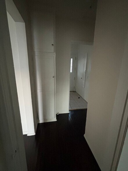 Building Photo - 318 E 99th St