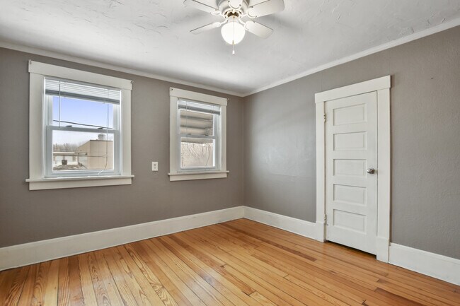 Building Photo - 117 N 1st St