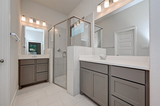Building Photo - 308 Mullins Ct