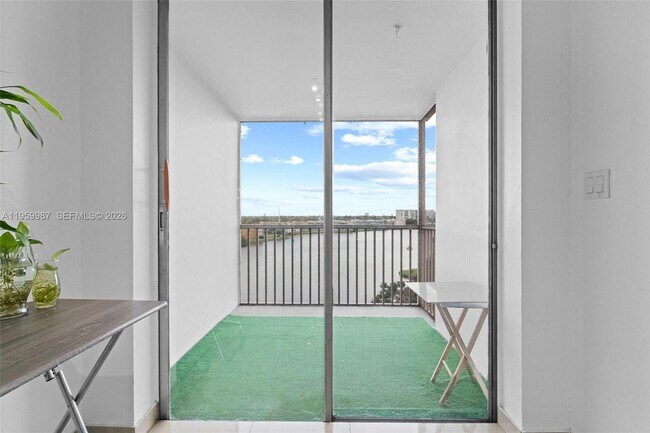 Building Photo - 1750 NE 191st St