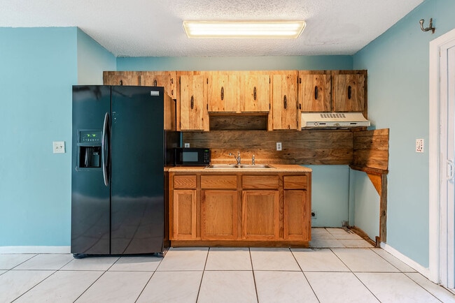 Building Photo - 2658 SE Amherst St