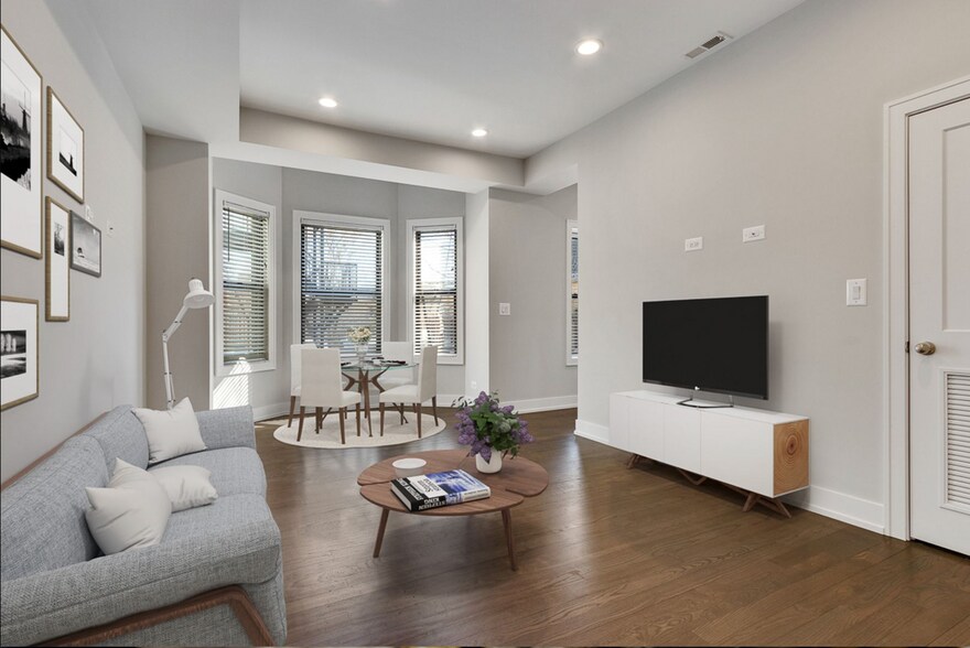 Primary Photo - 847 W Lill Ave