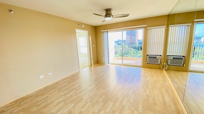 Building Photo - 2bd 2bath unit available now at Country Club Village 4!!