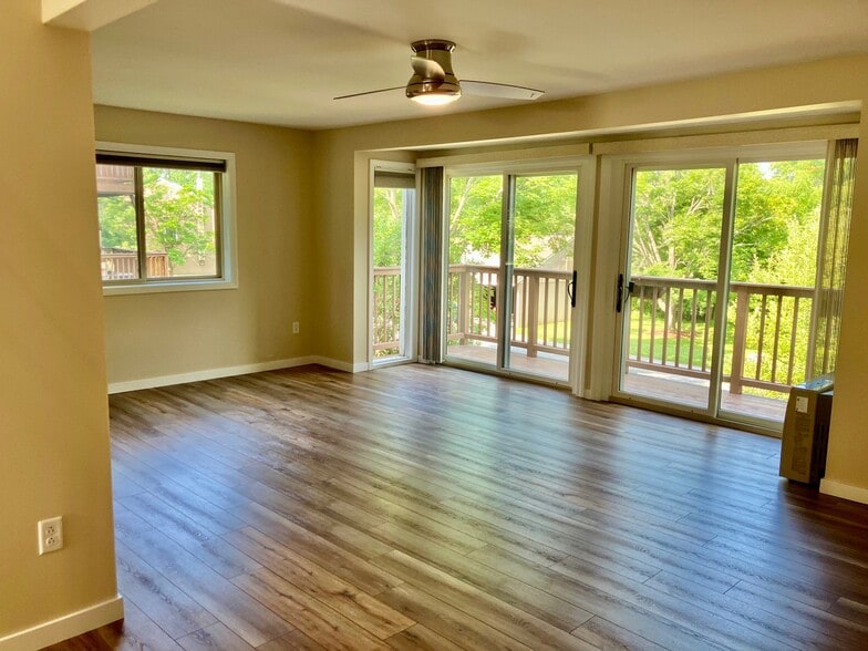 Living room with lots of natural light - H5 Stonehedge Dr