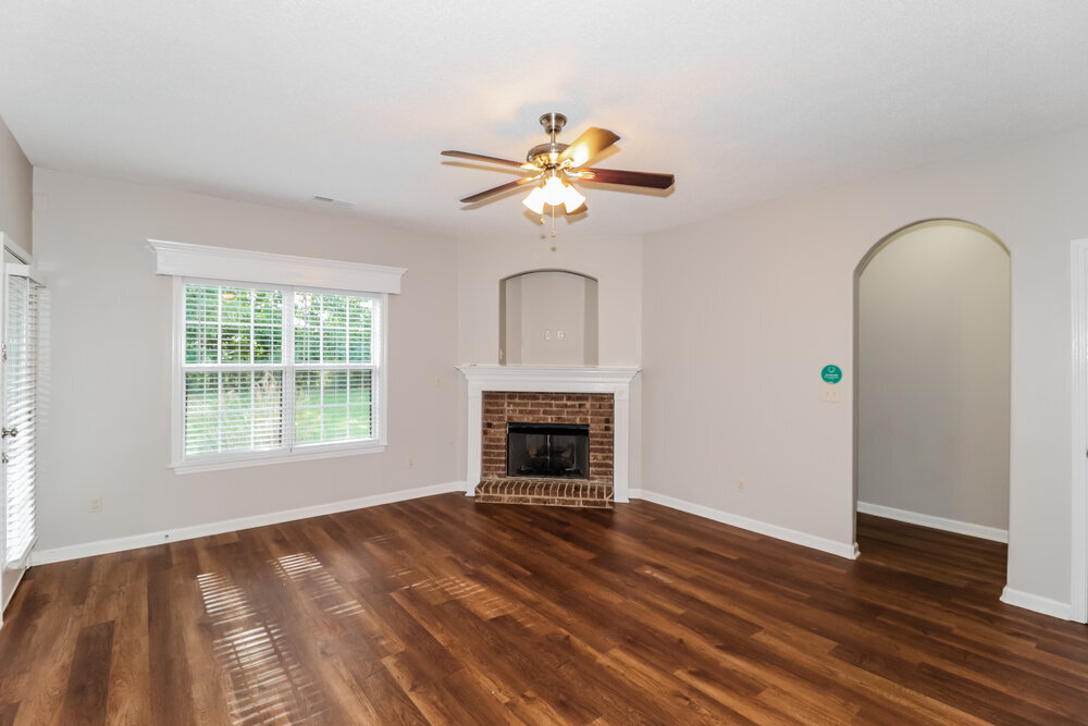 Building Photo - 1637 Lawson Dr