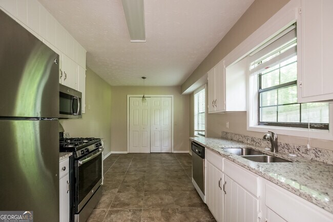 Building Photo - 4554 Cresant Ln