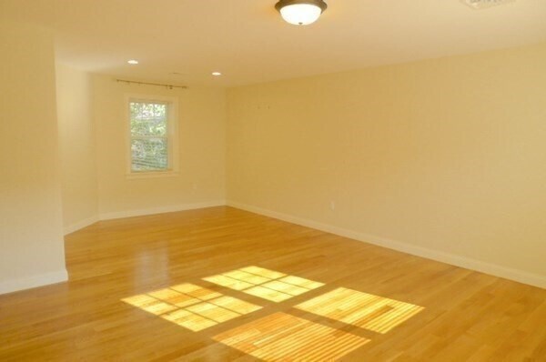 Building Photo - 299 Cabot St