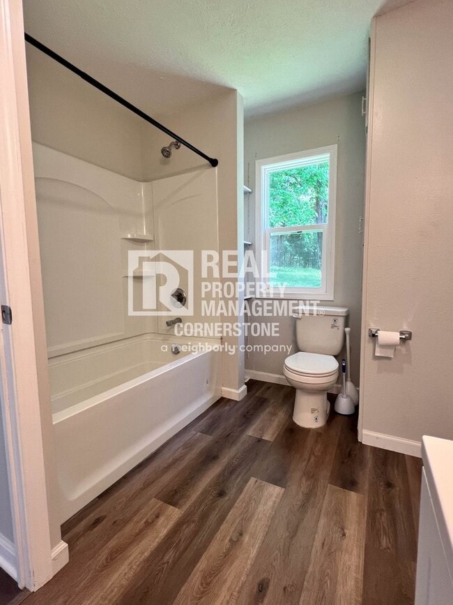 Building Photo - AVAILABLE NOW!! 3 Bedroom Home with Huge Y...