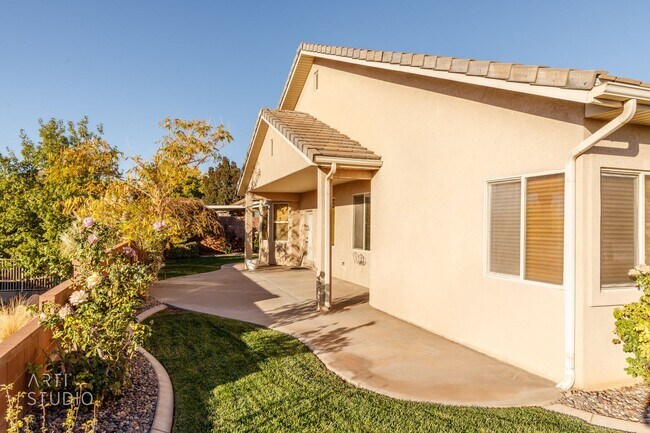 Building Photo - Shadow Mountain 3-Bedroom, 2-Bathroom Home...