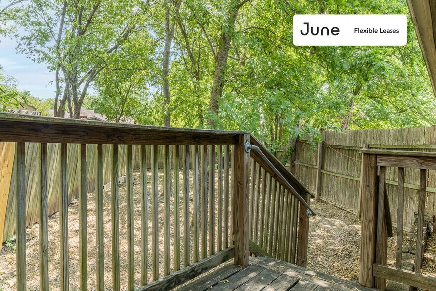 Building Photo - 5105 Spruce Cove