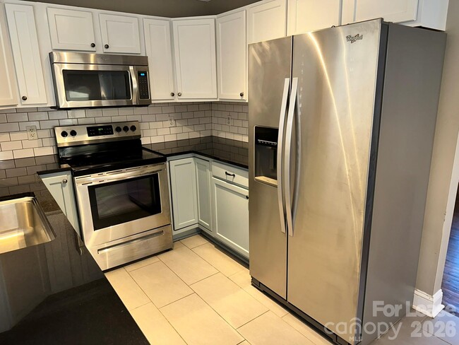 Building Photo - 2612 Pinckney Ave