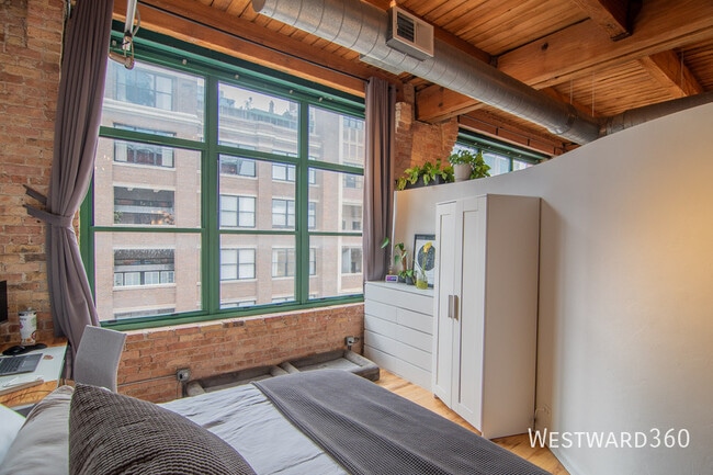 Building Photo - 1017 W Washington Blvd