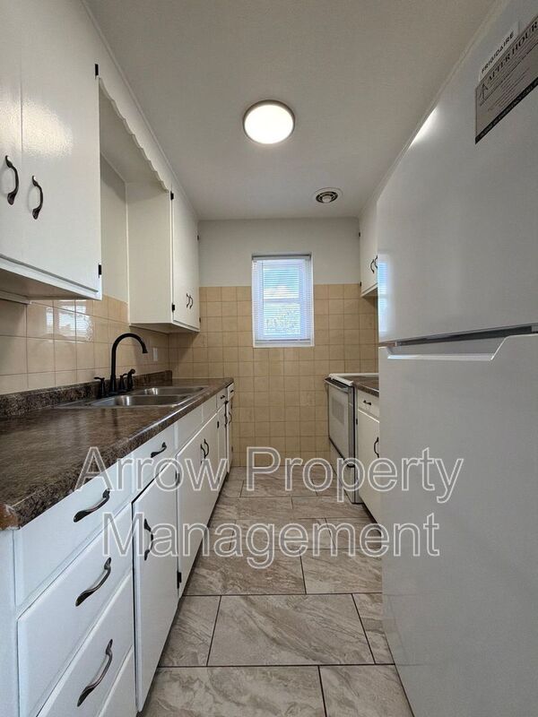 Building Photo - 1037 G St